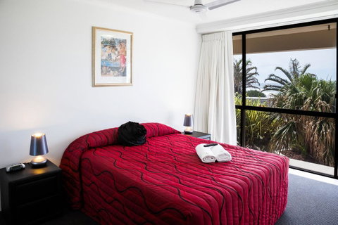 Coolum Caprice - Accommodation Main Beach 10