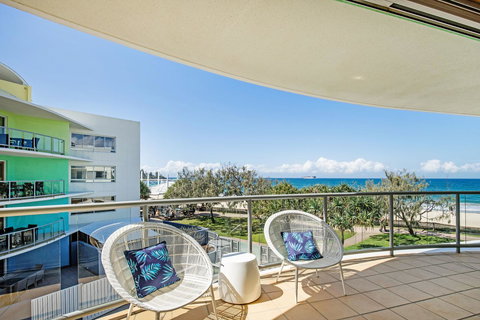 Rolling Surf Resort - Accommodation Main Beach 14