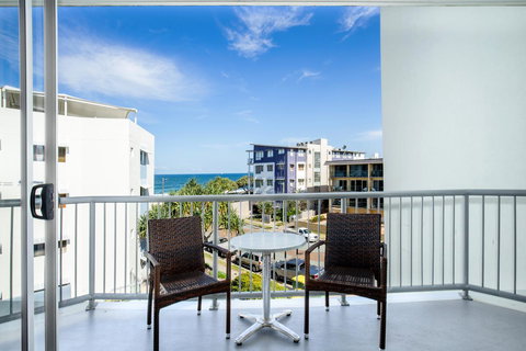 Rolling Surf Resort - Accommodation Main Beach 24
