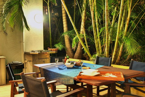 Rolling Surf Resort - Accommodation Main Beach 33