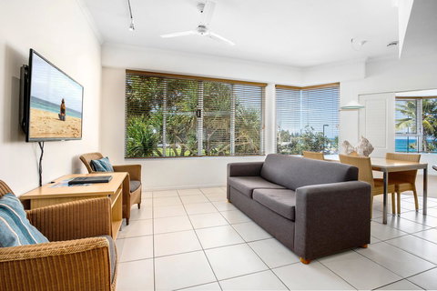 Rolling Surf Resort - Accommodation Main Beach 31