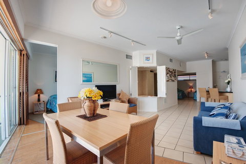 Rolling Surf Resort - Accommodation Main Beach 20