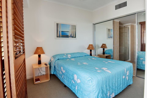 Rolling Surf Resort - Accommodation Main Beach 44