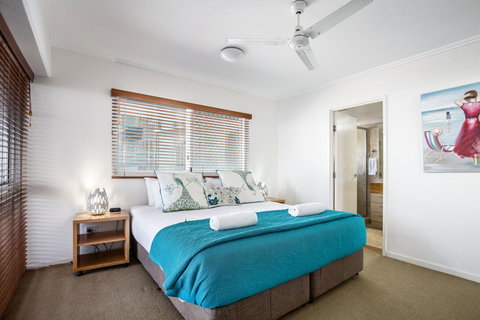 Rolling Surf Resort - Accommodation Main Beach 3