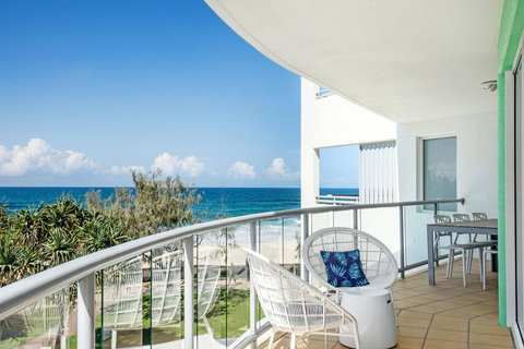 Rolling Surf Resort - Accommodation Main Beach 13