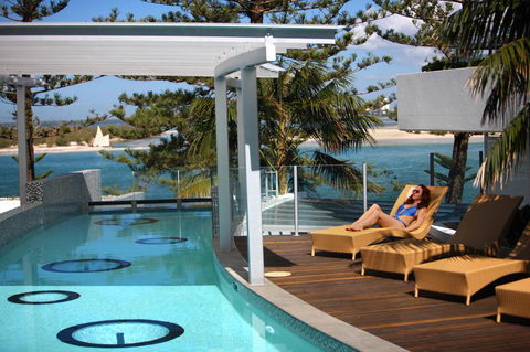 Rumba Beach Resort - Accommodation Main Beach 0