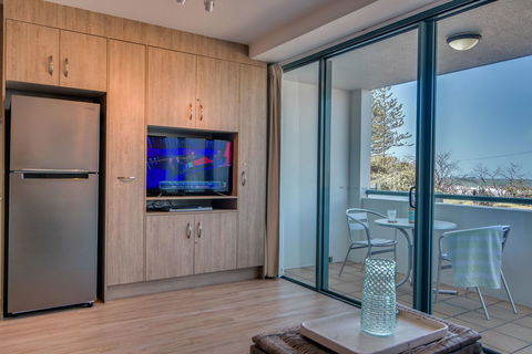 Grand Palais Boolarong Beachside Apartments - Accommodation Main Beach 7