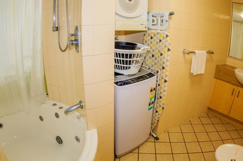 Grand Palais Boolarong Beachside Apartments - Accommodation Main Beach 37