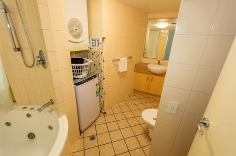 Grand Palais Boolarong Beachside Apartments - Accommodation Main Beach 12