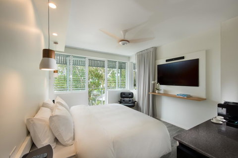 Heart Hotel And Gallery Whitsundays - Accommodation Main Beach 3