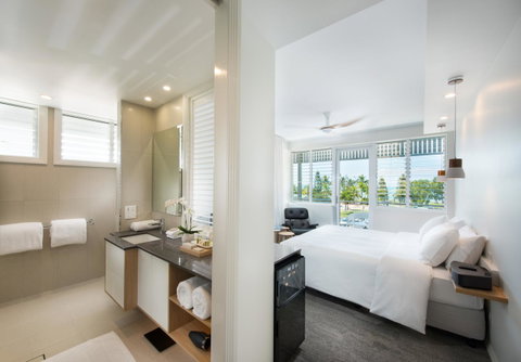 Heart Hotel And Gallery Whitsundays - Accommodation Main Beach 2