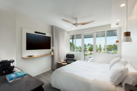 Heart Hotel And Gallery Whitsundays - Accommodation Main Beach 4