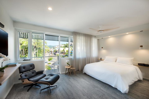 Heart Hotel And Gallery Whitsundays - Accommodation Main Beach 0