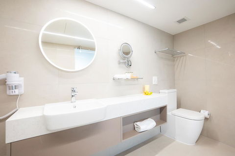 Pacific Hotel Cairns - Accommodation Main Beach 21