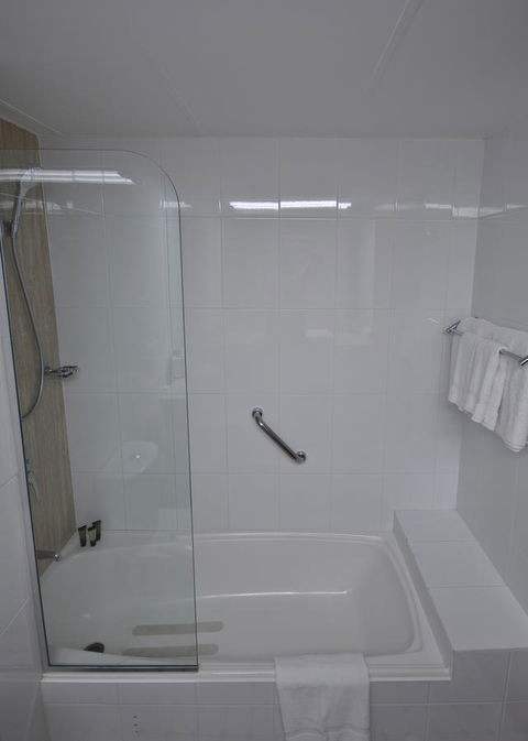 Pacific Hotel Cairns - Accommodation Main Beach 40