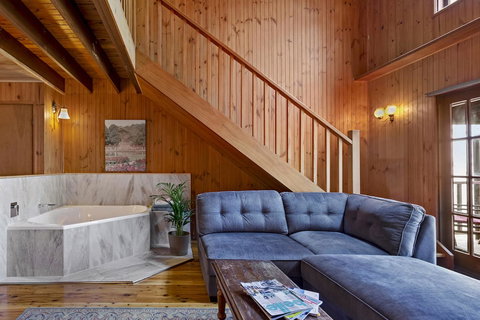 The Polish Place - Accommodation Main Beach 12