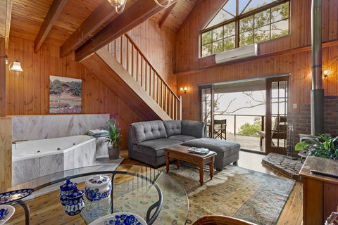 The Polish Place - Accommodation Main Beach 11