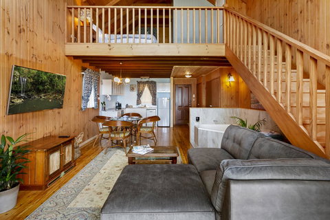 The Polish Place - Accommodation Main Beach 13