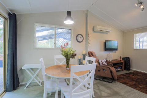 Bed & Breakfast 1 Bedroom Guest House - Accommodation Main Beach 23