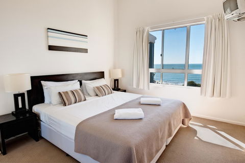 The Point Resort - Accommodation Main Beach 9
