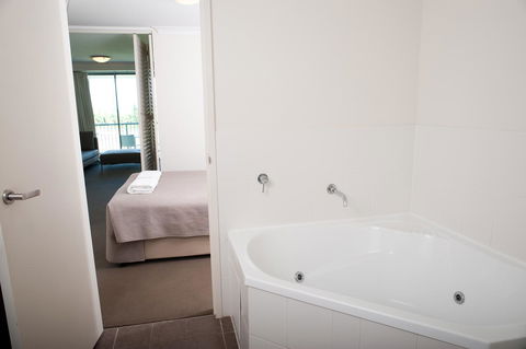 The Point Resort - Accommodation Main Beach 3