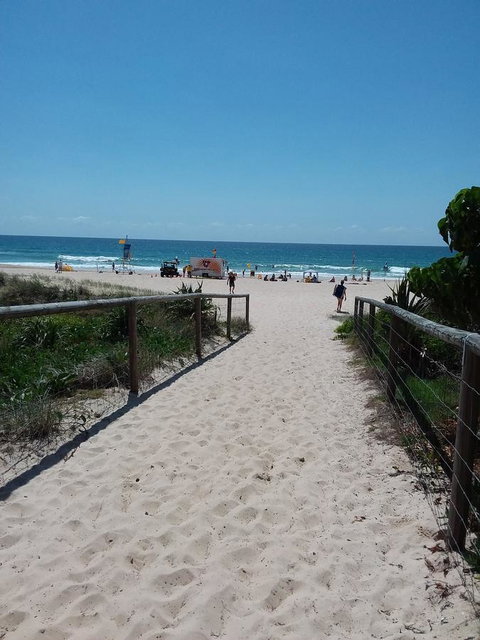 Surfers Chalet - Accommodation Main Beach 5