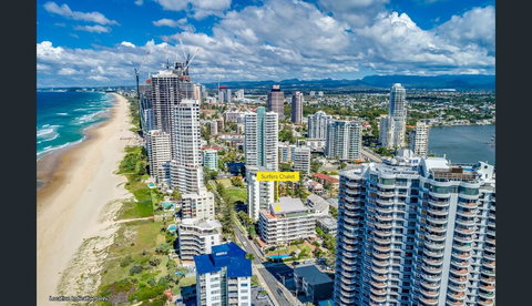 Surfers Chalet - Accommodation Main Beach 12