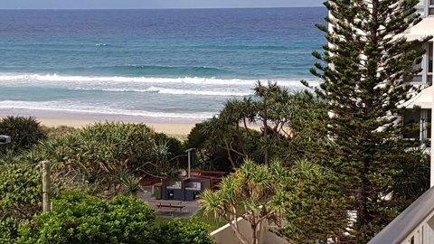 Surfers Chalet - Accommodation Main Beach 23