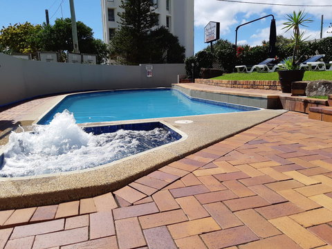 Surfers Chalet - Accommodation Main Beach 3