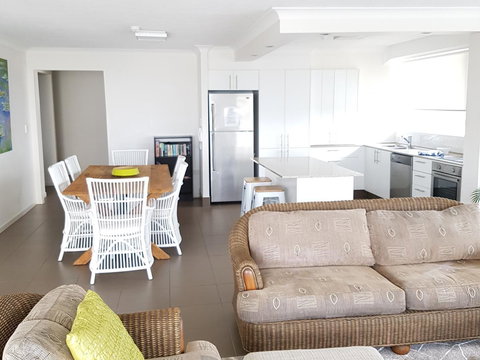 Surfers Chalet - Accommodation Main Beach 33