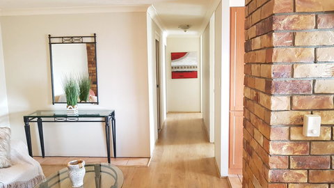 Surfers Chalet - Accommodation Main Beach 22