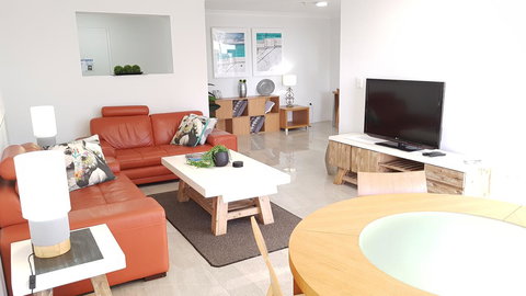 Surfers Chalet - Accommodation Main Beach 16