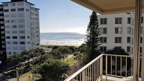 Surfers Chalet - Accommodation Main Beach 15