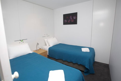 Circle Luxury Holidays - Accommodation Main Beach 7