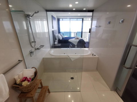 Circle Luxury Holidays - Accommodation Main Beach 11