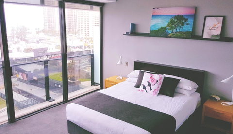 Circle Luxury Holidays - Accommodation Main Beach 23