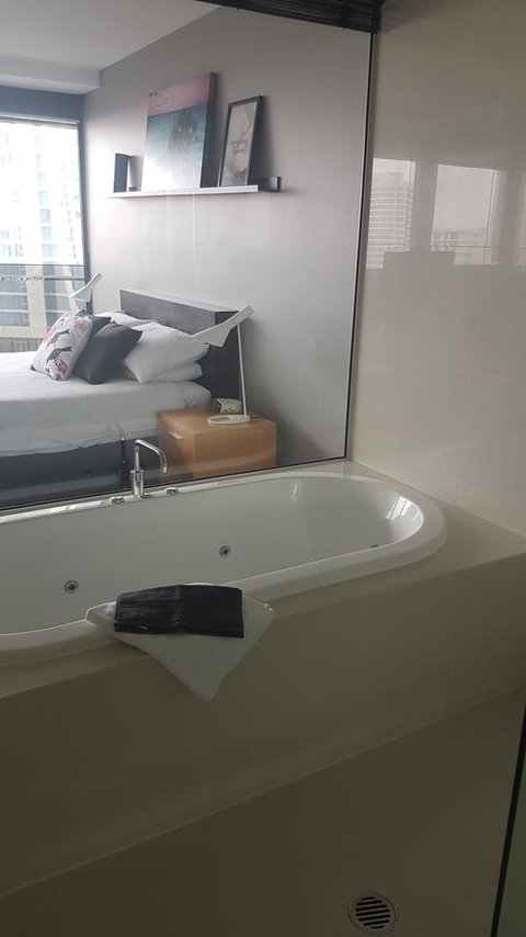Circle Luxury Holidays - Accommodation Main Beach 17