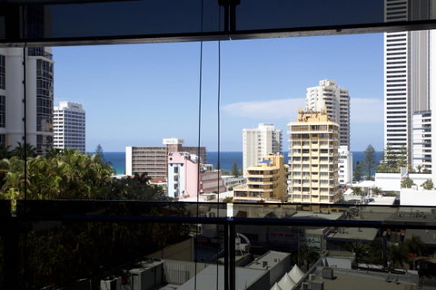 Circle Luxury Holidays - Accommodation Main Beach 4
