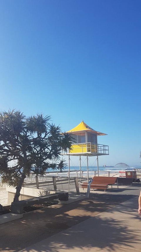 Circle Luxury Holidays - Accommodation Main Beach 0