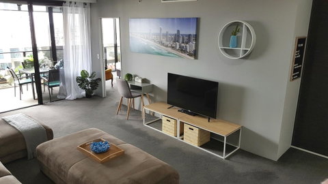 Circle Luxury Holidays - Accommodation Main Beach 15