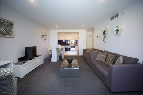 Circle Luxury Holidays - Accommodation Main Beach 2