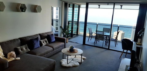 Circle Luxury Holidays - Accommodation Main Beach 14