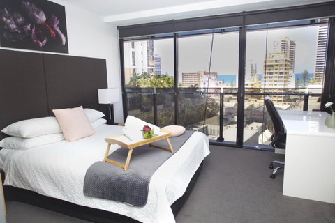 Circle Luxury Holidays - Accommodation Main Beach 9