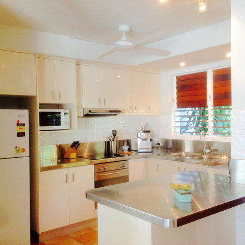 [ ANDY'S BEACH HOUSE ] - Accommodation Main Beach 36