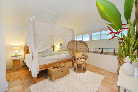 [ ANDY'S BEACH HOUSE ] - Accommodation Main Beach 1