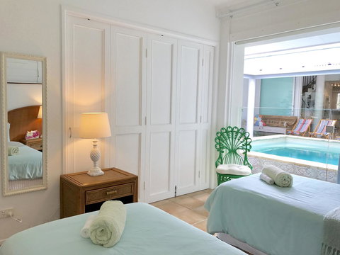 [ ANDY'S BEACH HOUSE ] - Accommodation Main Beach 32