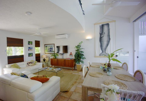 [ ANDY'S BEACH HOUSE ] - Accommodation Main Beach 34