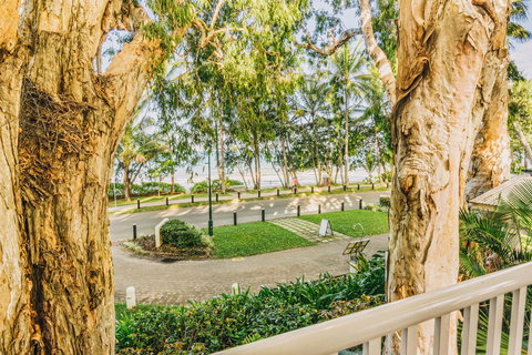 The Reef House Adults Retreat - Enjoy 28 Complimentary Inclusions - Accommodation Main Beach 37