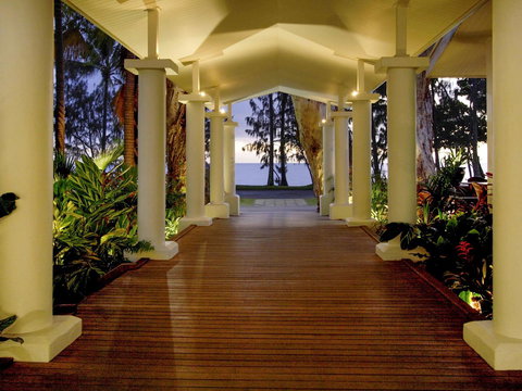 The Reef House Adults Retreat - Enjoy 28 Complimentary Inclusions - Accommodation Main Beach 0