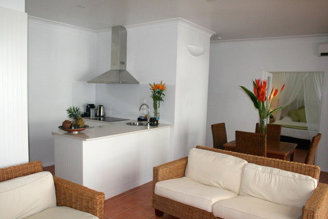 The Reef House Adults Retreat - Enjoy 28 Complimentary Inclusions - Accommodation Main Beach 41